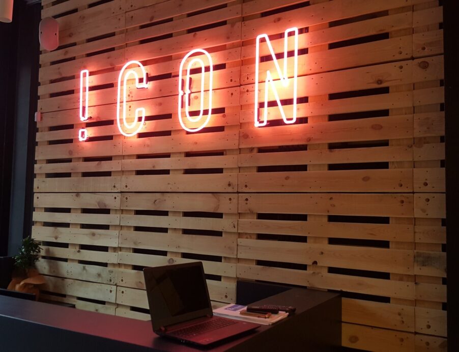 neon επιγραφες
